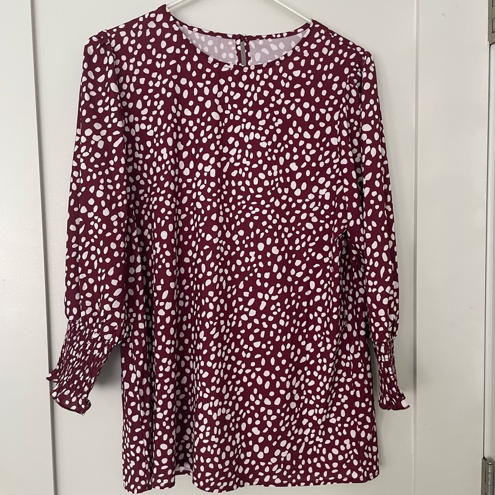 Chic Maroon & White Women’s 3/4 sleeve Polka Dot Dressy Blouse size M Like New